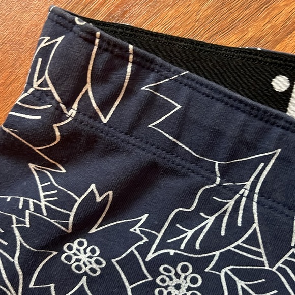 EUC navy and white Nike athletic leggings - Picture 3 of 13